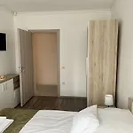 Andi - * Poroszló